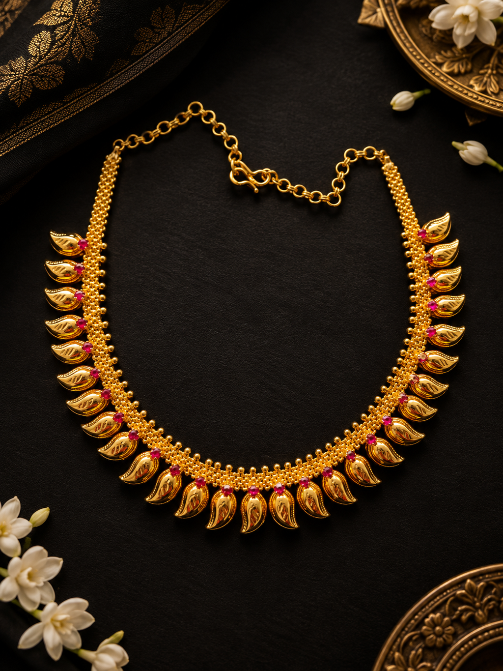 Manga Short Necklace