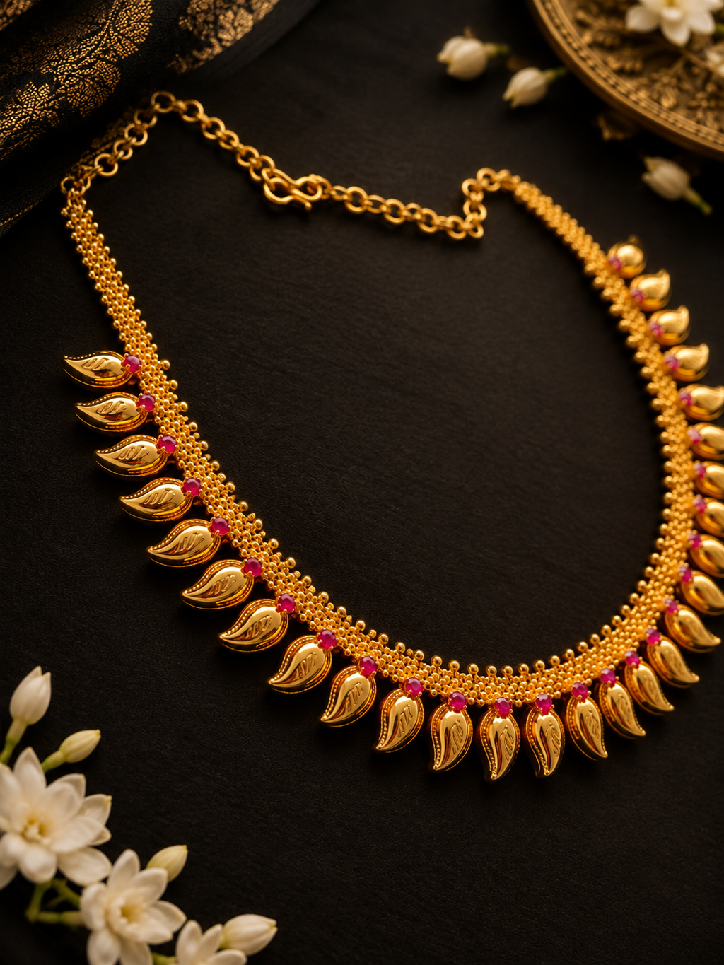 Manga Short Necklace