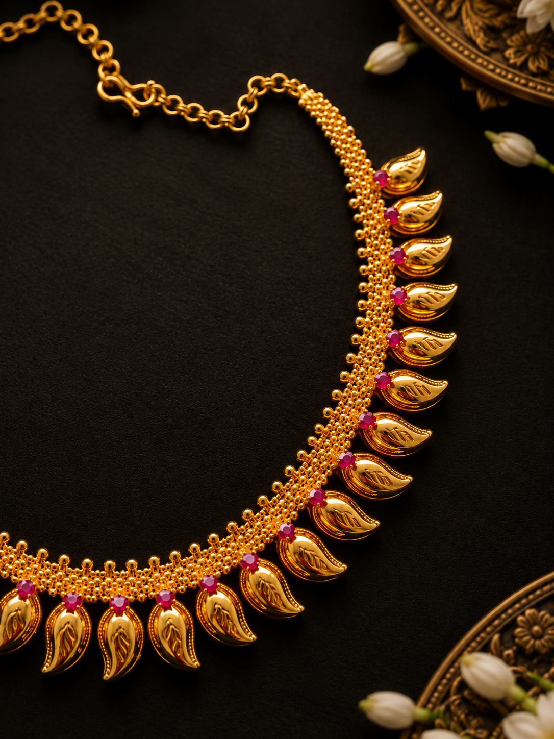 Manga Short Necklace