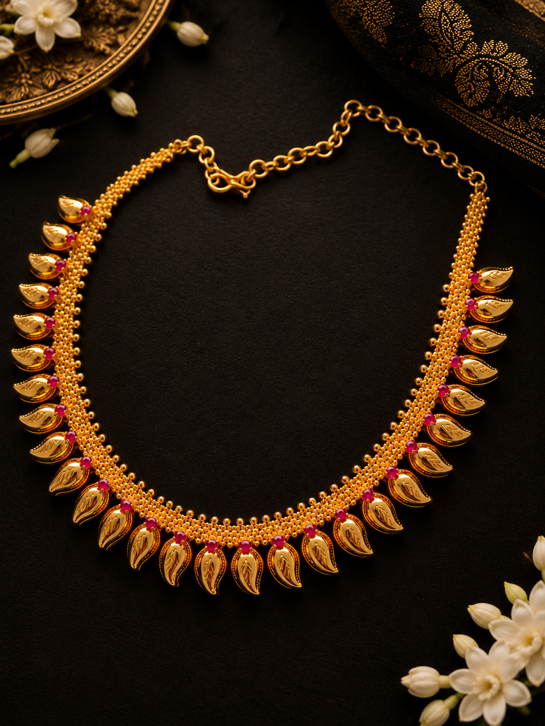 Manga Short Necklace