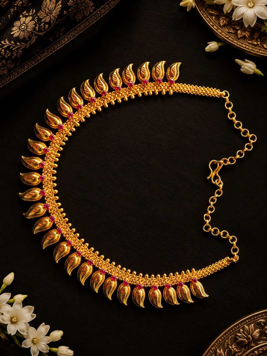 Manga Short Necklace